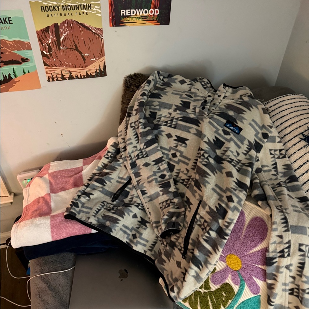 Kavu Geometric Fleece Jacket in Gray and Cream